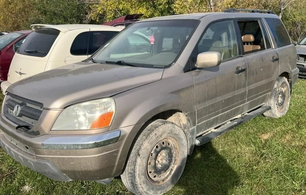 Salvage Vehicle - Honda Pilot SUV. PARTS ONLY.