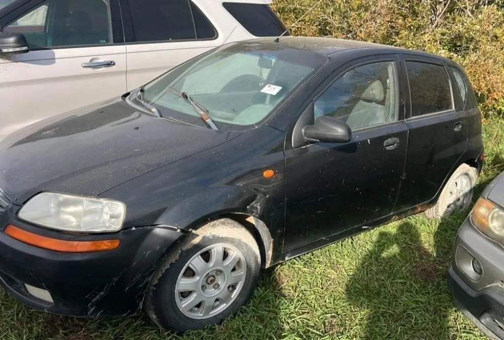 Salvage Vehicle - Pontiac 2DR Car. PARTS ONLY.