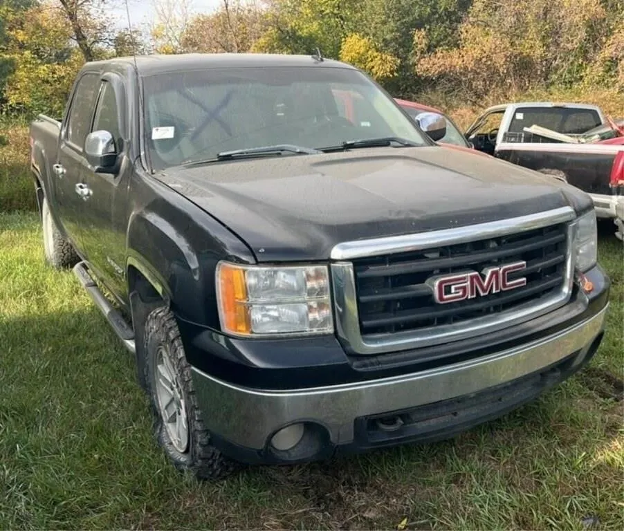 Salvage Vehicle - GMC Sierra Crew Cab Truck.
