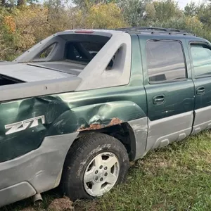 Salvage Vehicle - Chevrolet Avalanche. PARTS