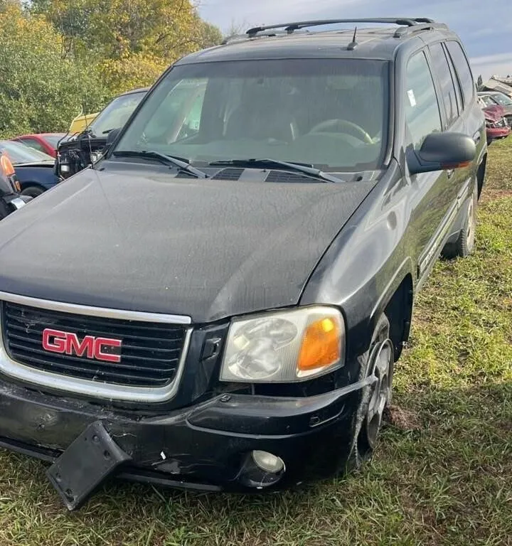 Salvage Vehicle - GMC Envoy SUV. PARTS ONLY.