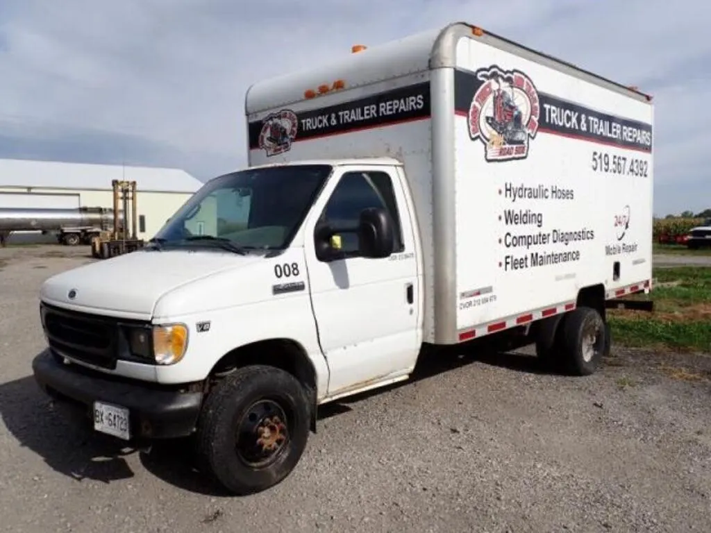 2001 Ford E450 Super Duty 13 Ft S/A Cube Van 1FDXE