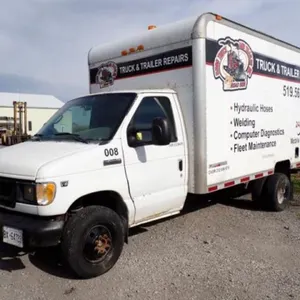 2001 Ford E450 Super Duty 13 Ft S/A Cube Van 1FDXE