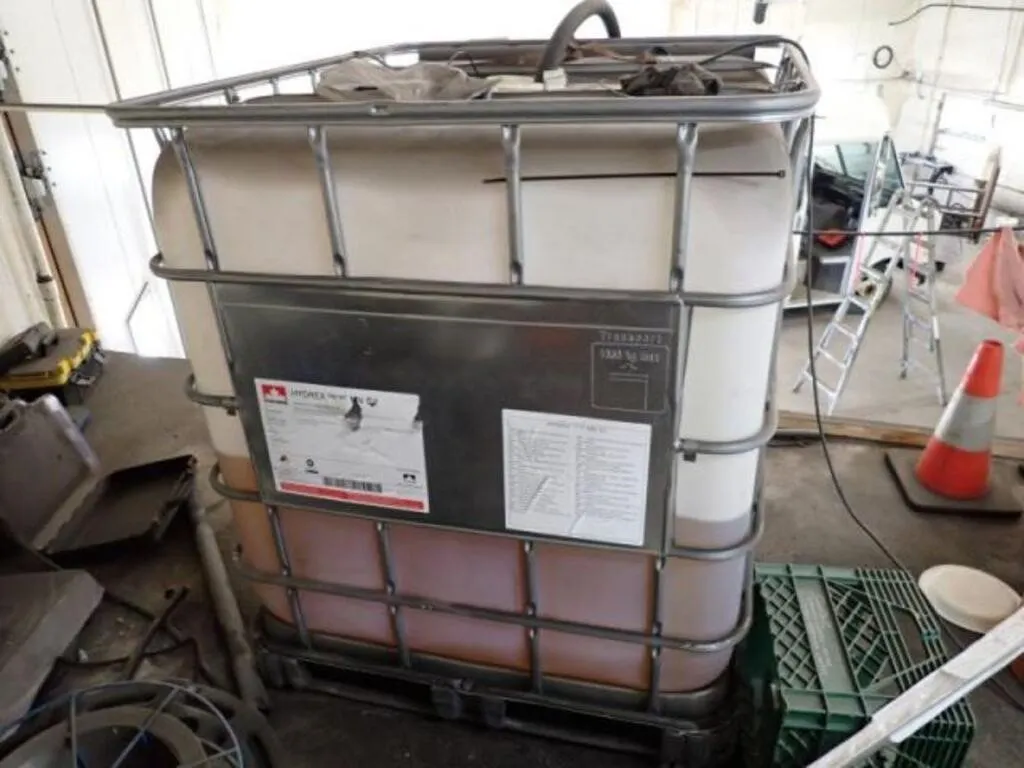 HYDREX MV32 Open Tote Hydraulic Oil 1/2 Full