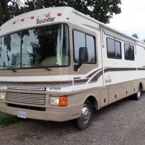 1999 Fleetwood Bounder 34V 34 Ft S/A Class A 3FCNF
