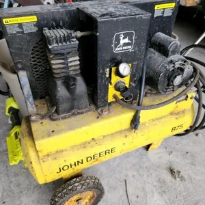 John Deere Air Compressor rolling