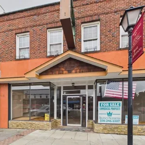 Commercial Building for Sale In West Jefferson
