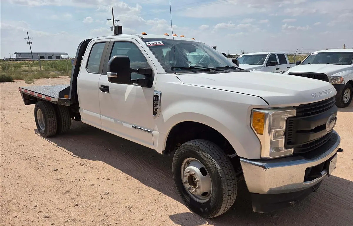 2017 Ford F350 Super Duty Flatbed Truck
UNRESERVED