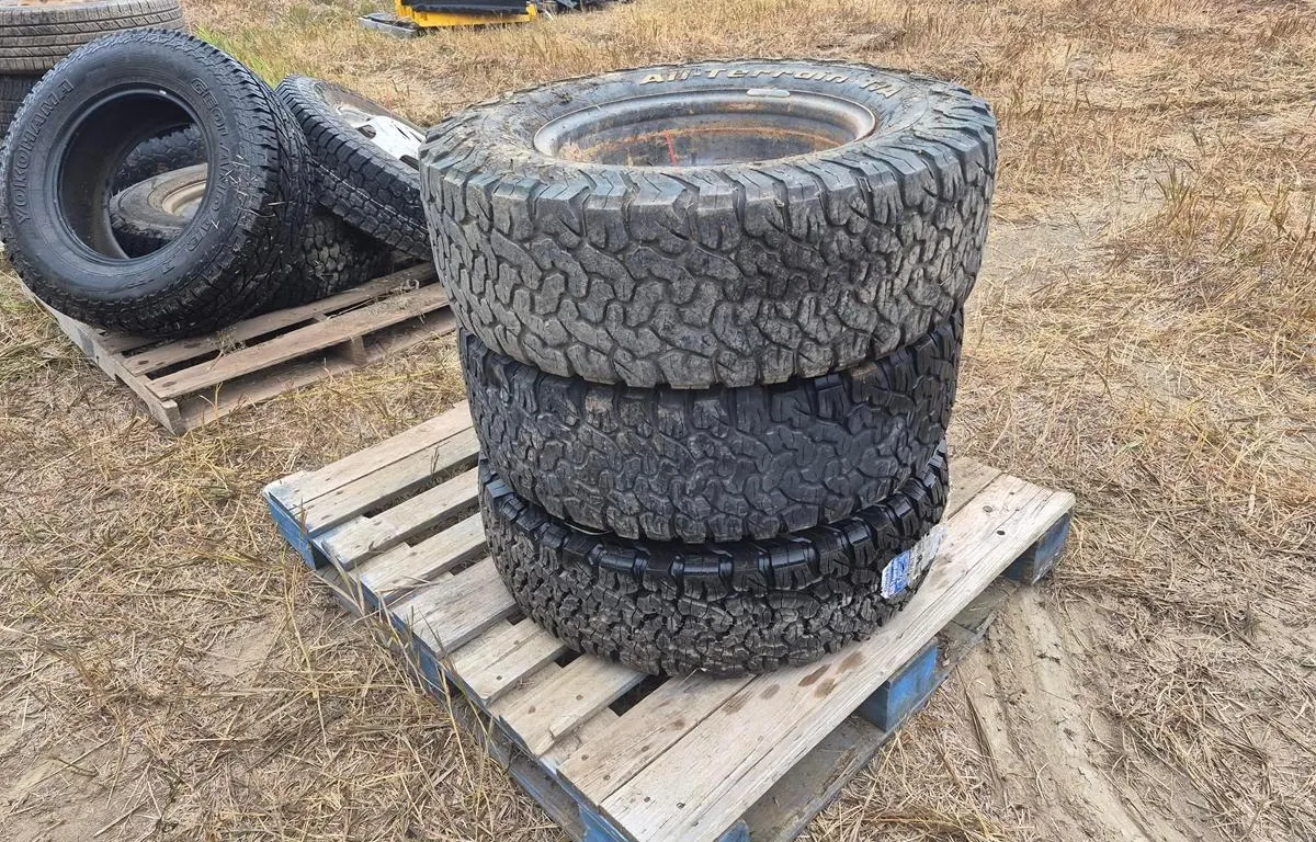 (3) BFGoodrich All-Terrain T/A Tires on Rims
UNRESERVED