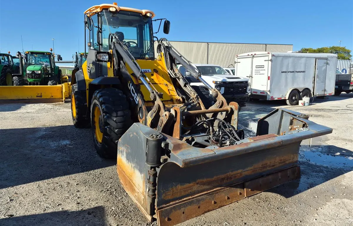 2014 JCB 417 T4 Wheel Loader w/ AMI Plow
UNRESERVED