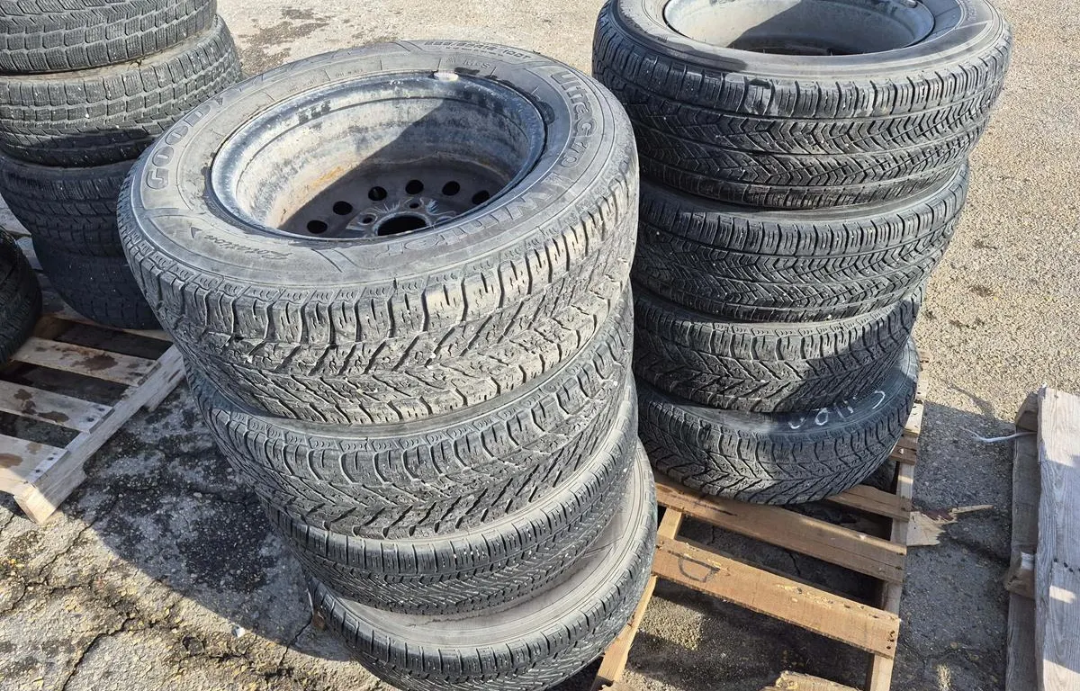 (8) Assorted Yokohama & Goodyear 225/65R16 Tires
UNRESERVED