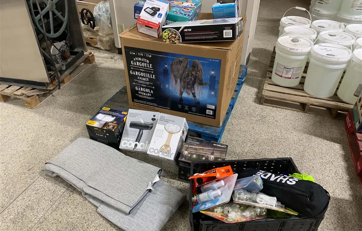 Halloween Gargoyle, Outdoor Lighting , Pans & More
UNRESERVED