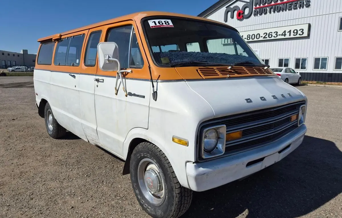 1975 Dodge B100 Sportsman Wagon Travel Van