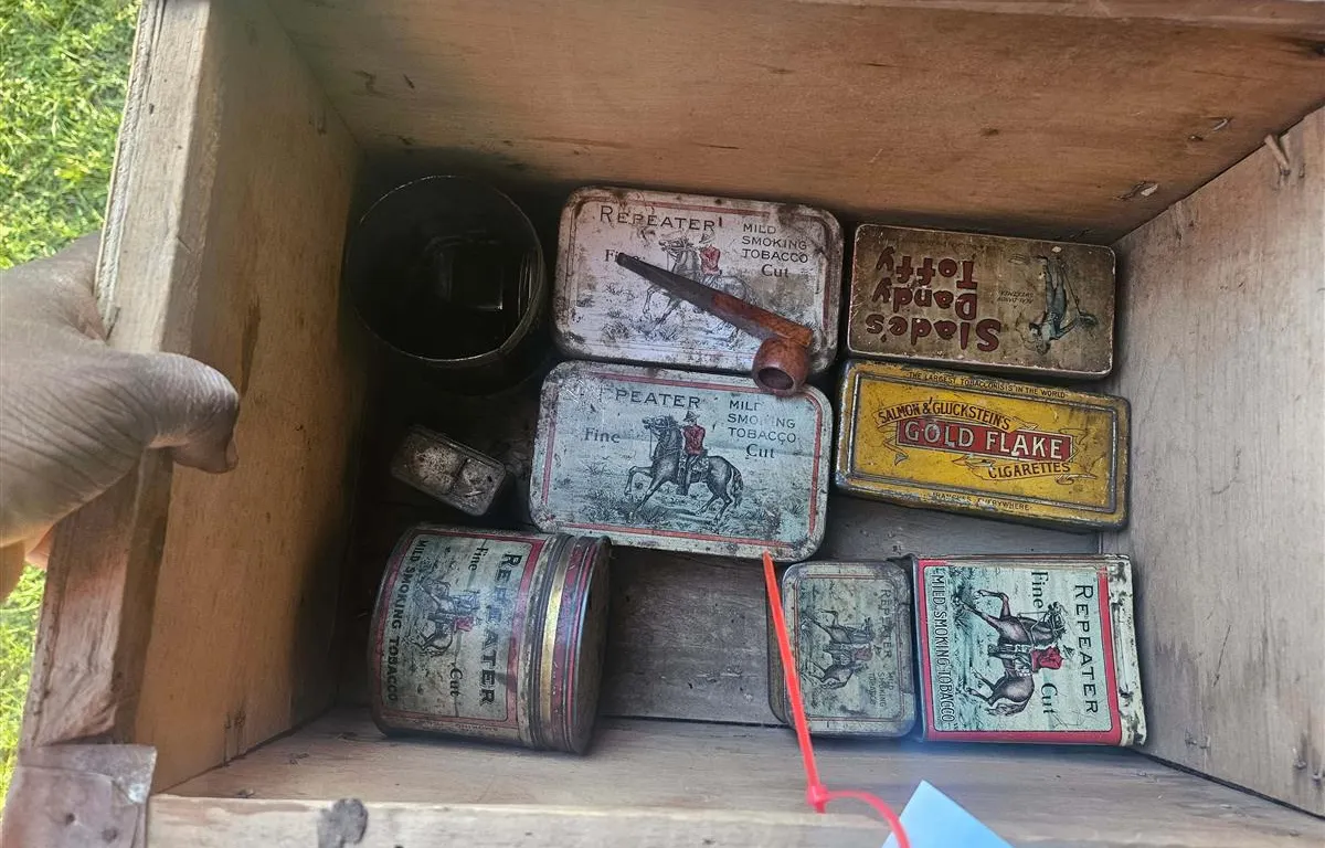 Assorted Vintage Tobacco Tins & Pipe
UNRESERVED