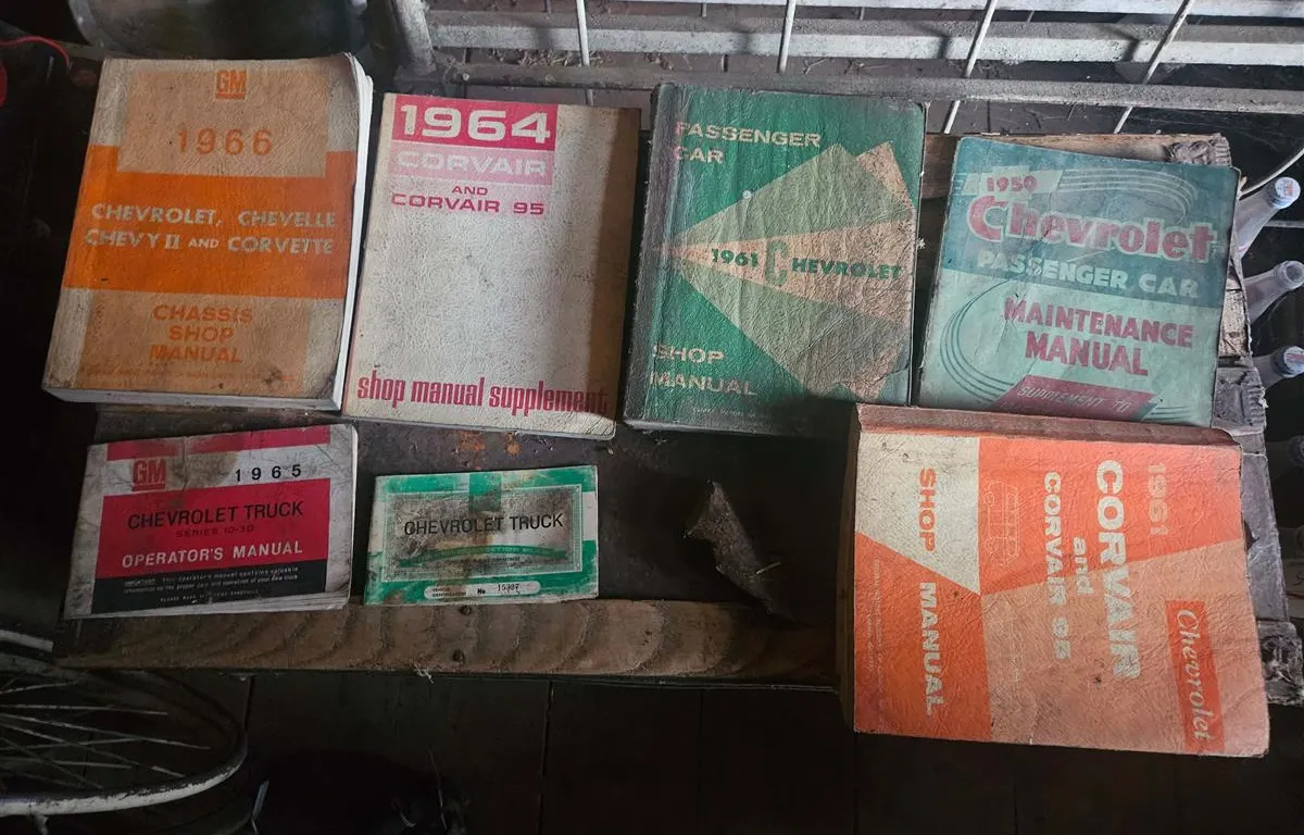Vintage GM Chevrolet Service Manuals
UNRESERVED