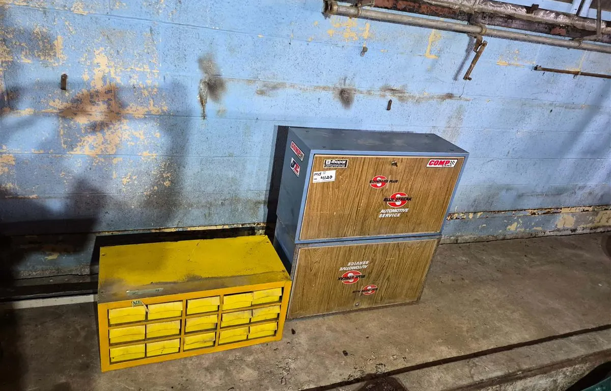 Assorted Pipe Threading Tools and Storage Cabinets
UNRESERVED
