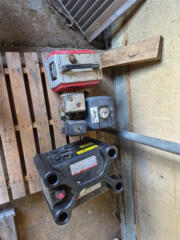 Champion 2000W Inverter and Honda Generators
UNRESERVED