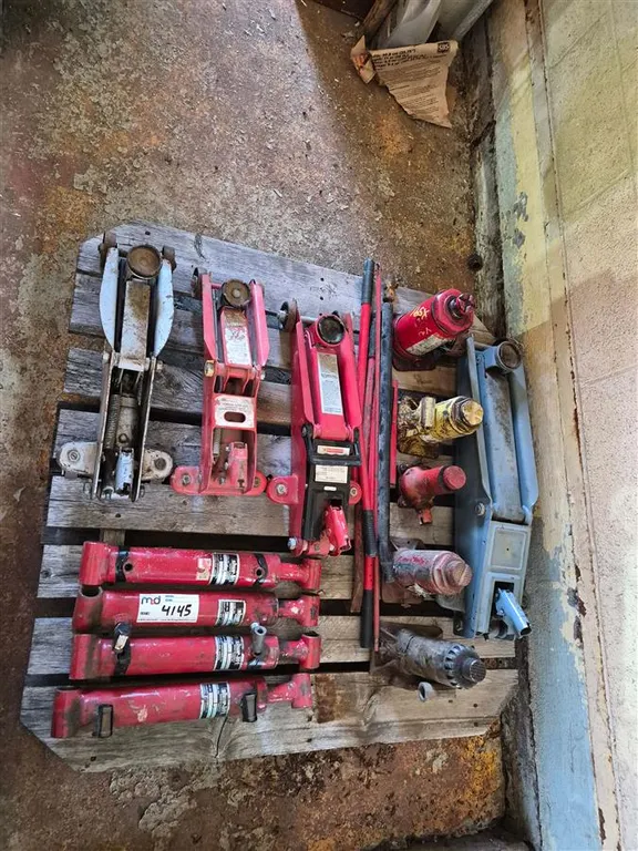Assorted Hydraulic Floor and Bottle Jacks
UNRESERVED