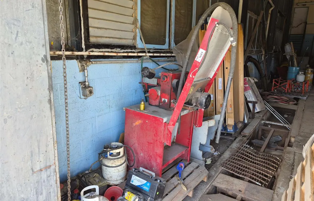 Accu-Turn 1800-551 Brake Lathe
UNRESERVED