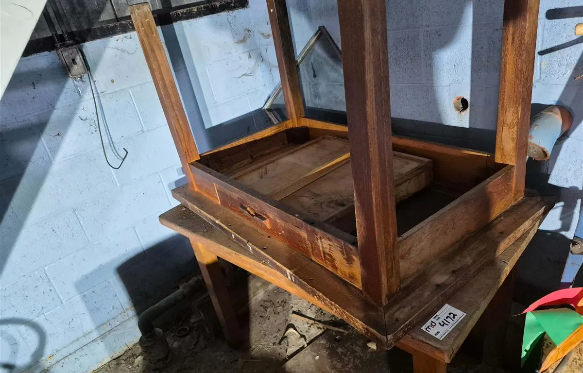 Wooden Tables
UNRESERVED