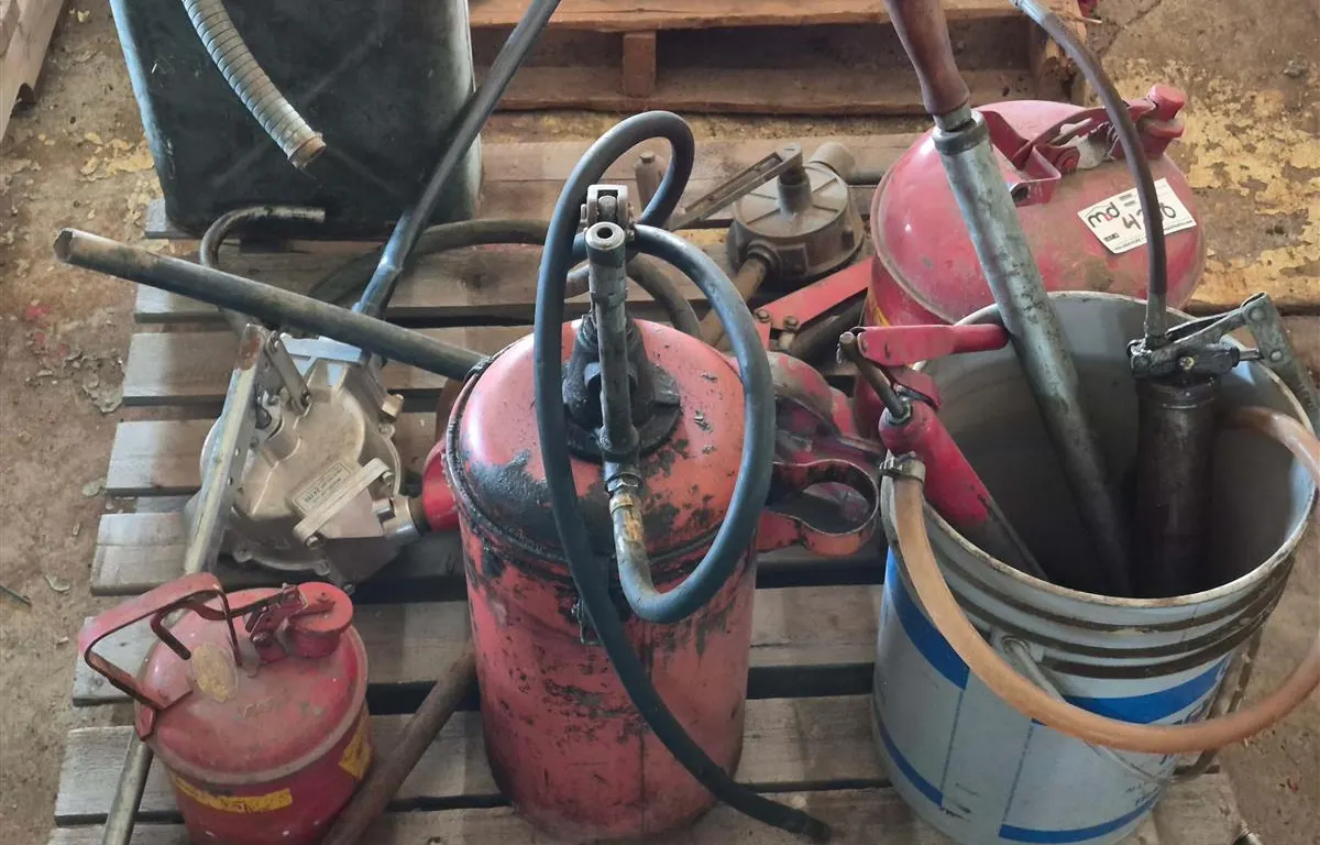 Assorted Lubrication and Shop Tools
UNRESERVED