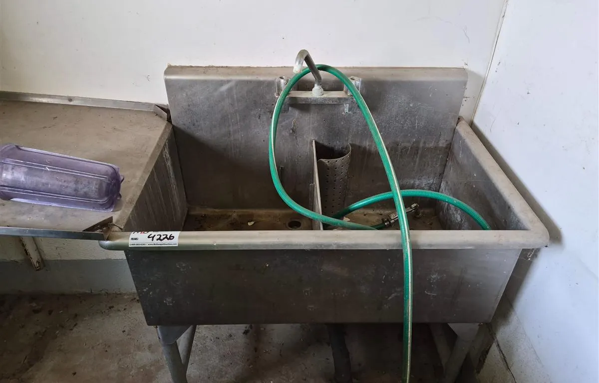 Stainless Steel Commercial Sink with Drainboard
UNRESERVED