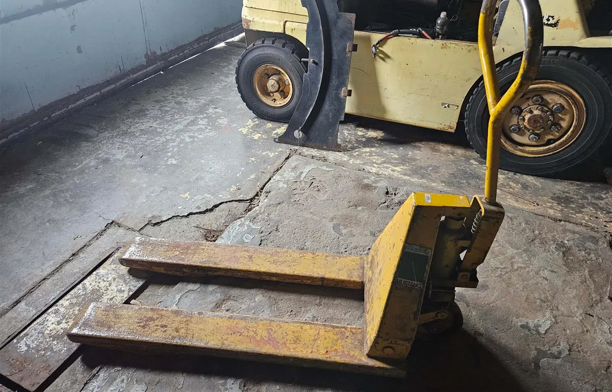 Moody Mustang Manual Pallet Jack
UNRESERVED