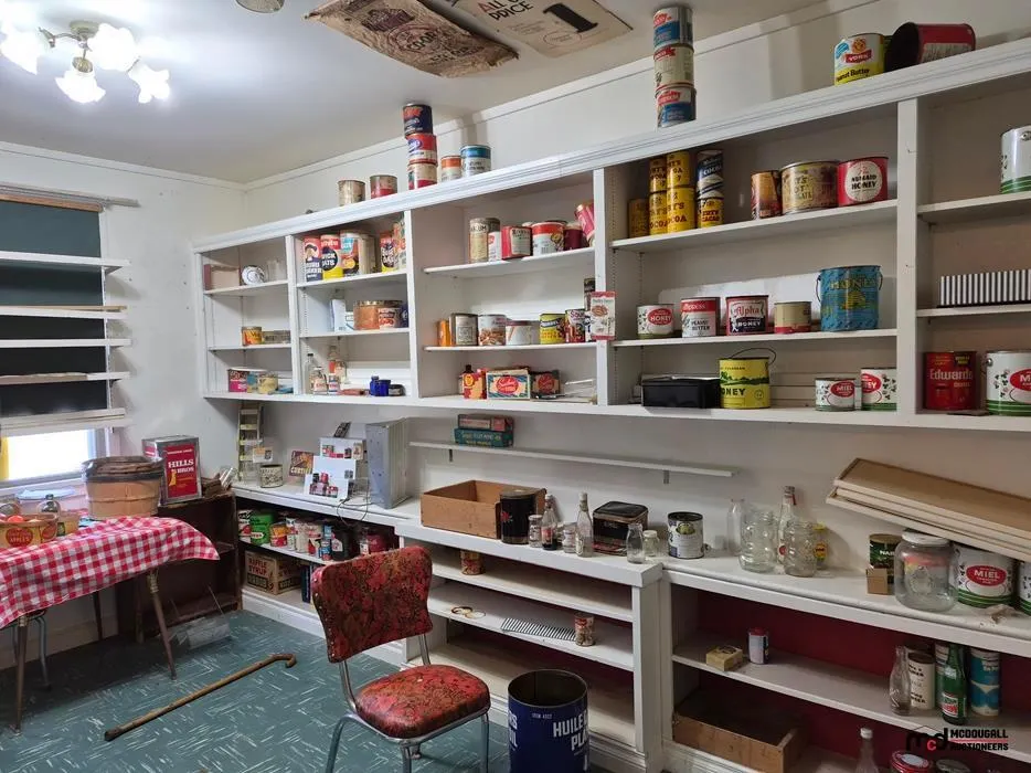Vintage Advertising Tins & Misc. Household Items
UNRESERVED