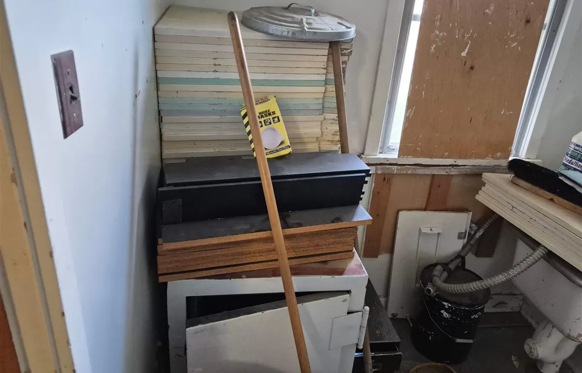 Assorted Household and Renovation Items
UNRESERVED
