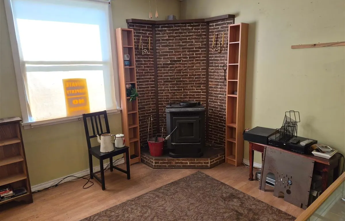 Assorted Household Furniture & Display Cases
UNRESERVED