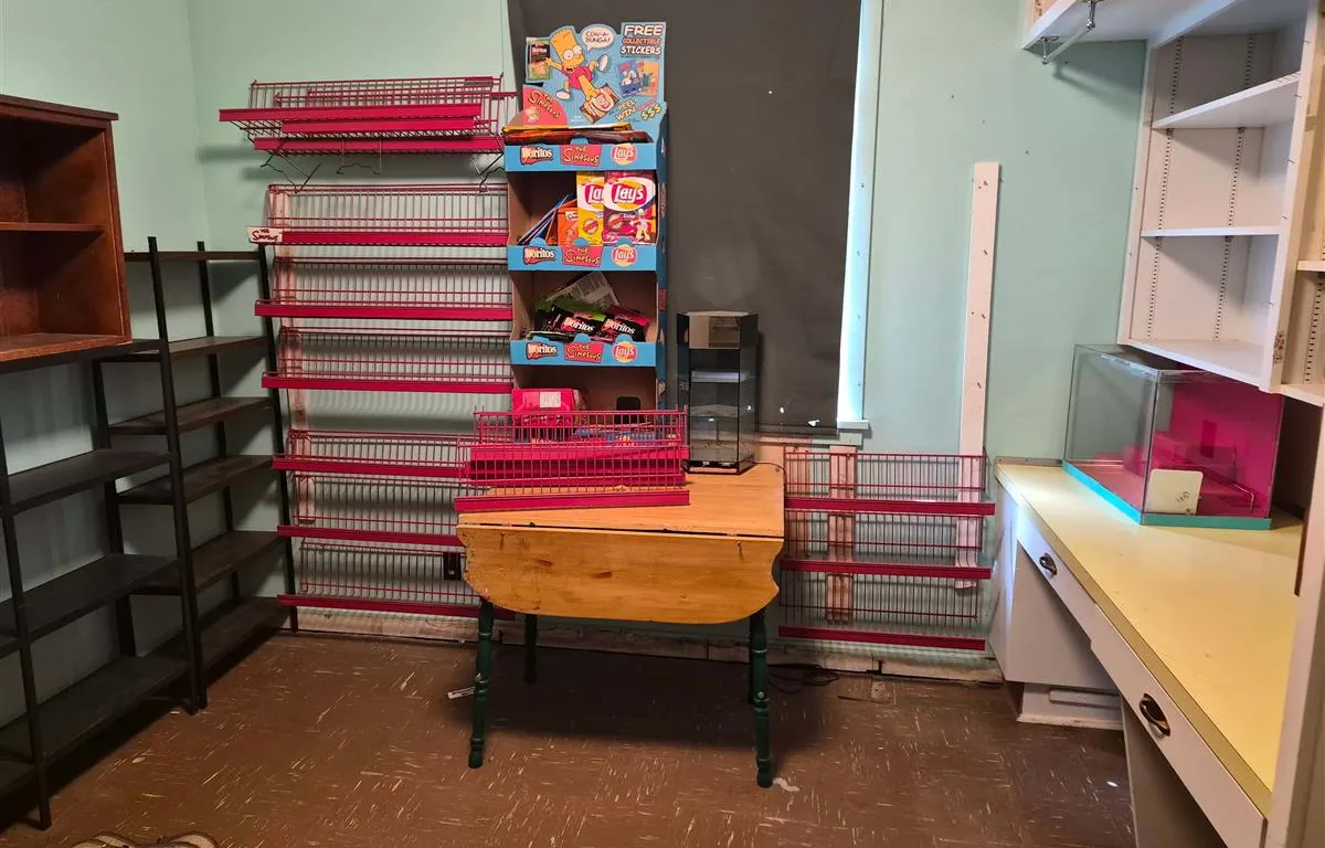Assorted Retail Shelving & Display Fixtures
UNRESERVED