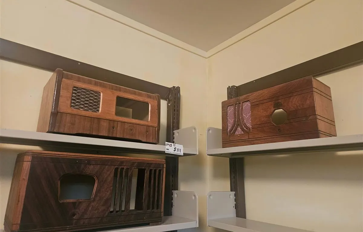 (3) Vintage Wooden Radio Cabinets
UNRESERVED