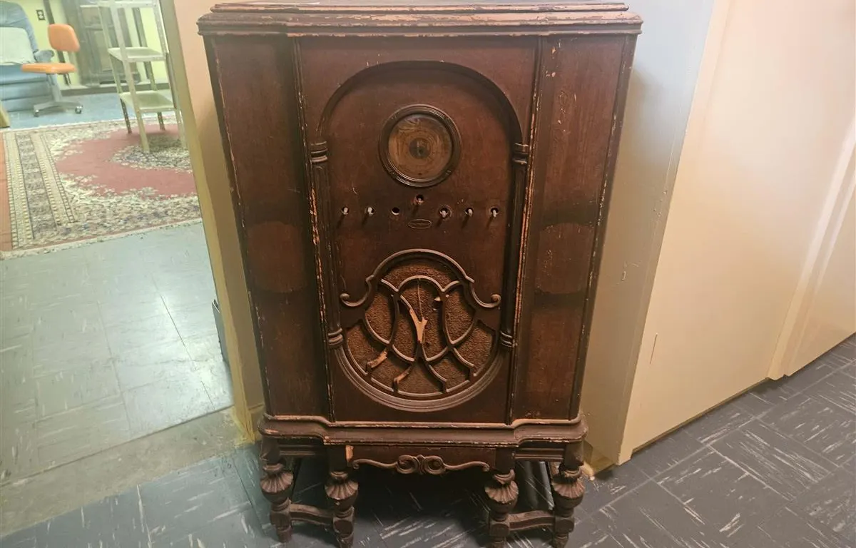 Westinghouse Vintage Console Radio
UNRESERVED