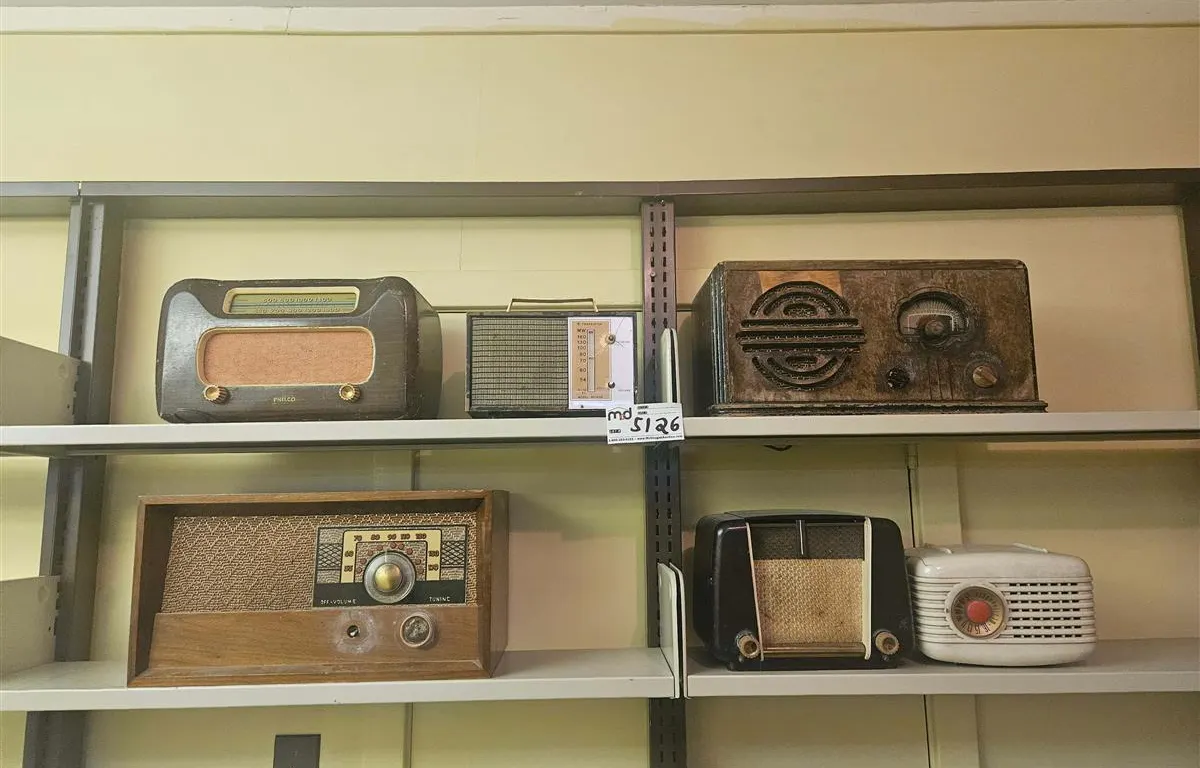 (6) Vintage Tabletop Radios
UNRESERVED