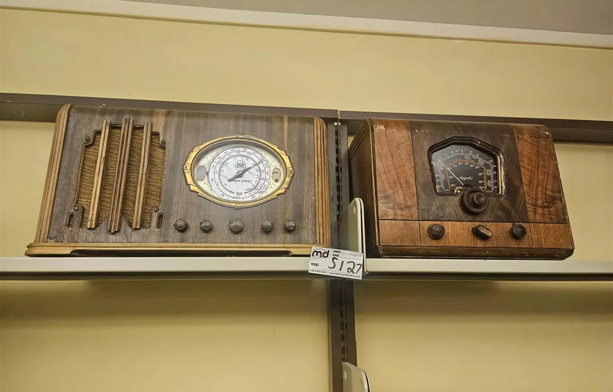 Northern Electric & Majestic Vintage Tube Radios
UNRESERVED