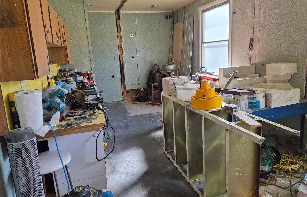 Assorted Shop Tools, Hardware and Supplies
UNRESERVED