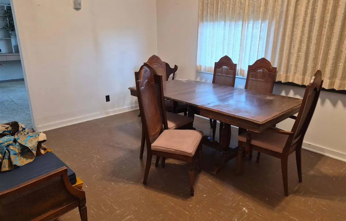 Dining Room Furniture and Household Assortment
UNRESERVED