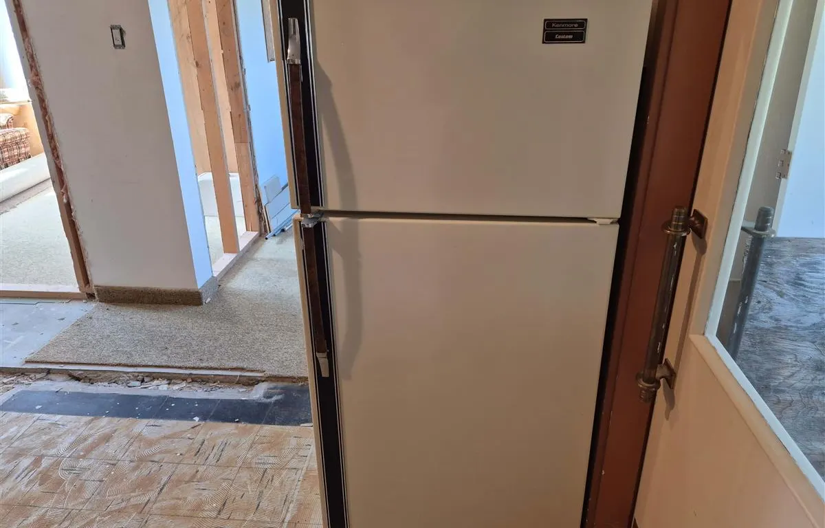 Kenmore Coldspot Top-Freezer Refrigerator
UNRESERVED
