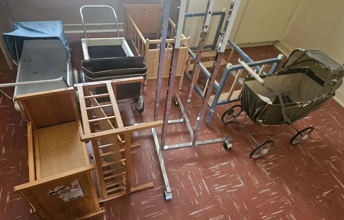 Assorted Baby Cribs and Vintage Prams
UNRESERVED