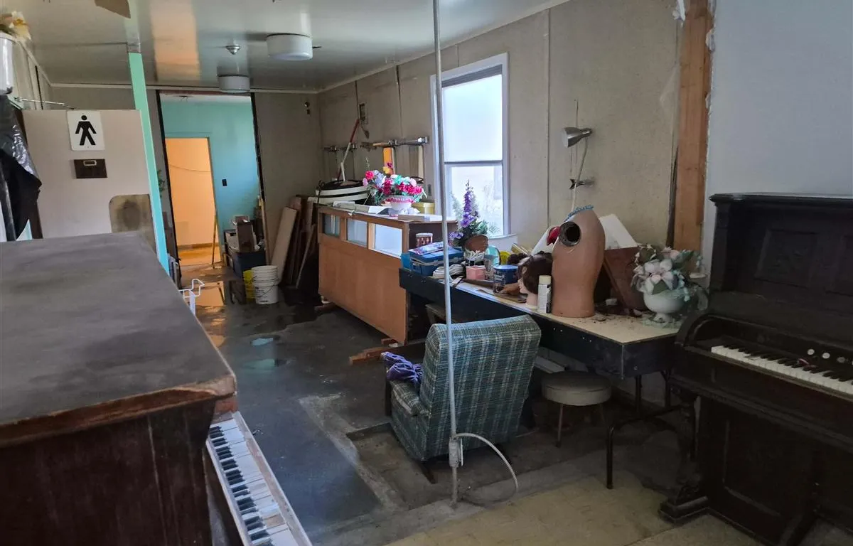 Household Goods and Furniture Assortment
UNRESERVED