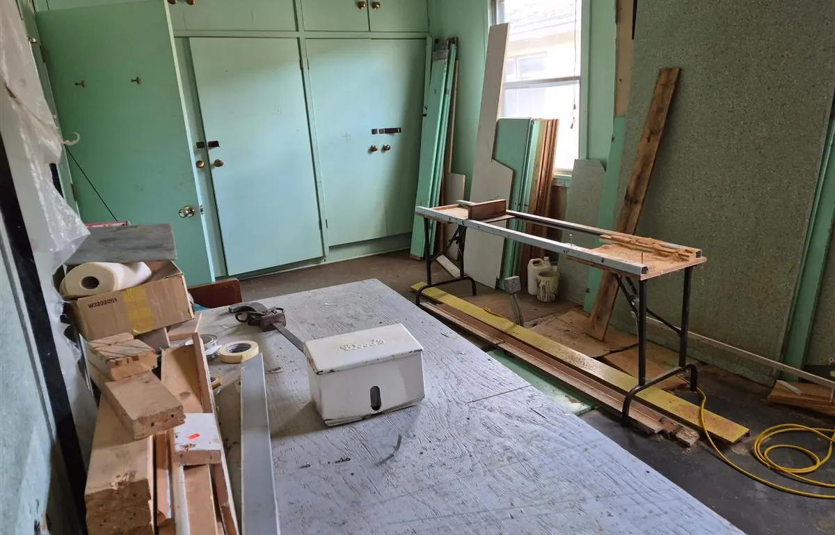 Assorted Household Fixtures, Tools and Contents
UNRESERVED