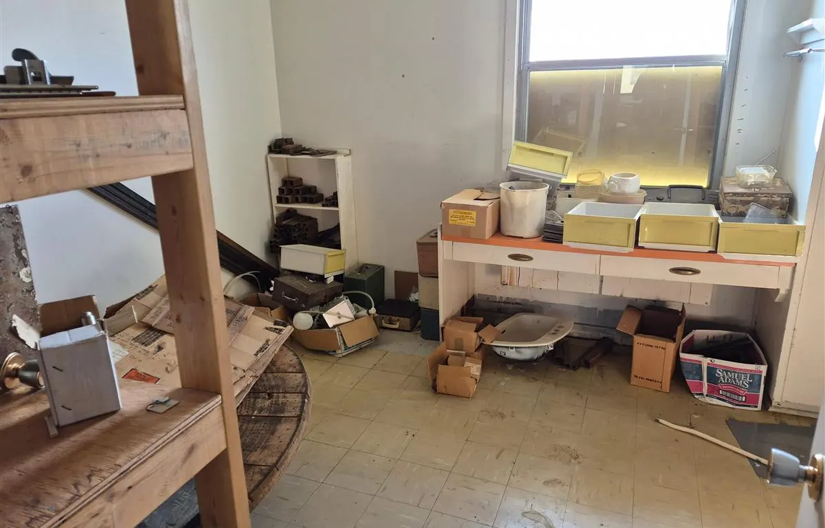 Assorted Hardware, Ventilation and Electrical Parts
UNRESERVED