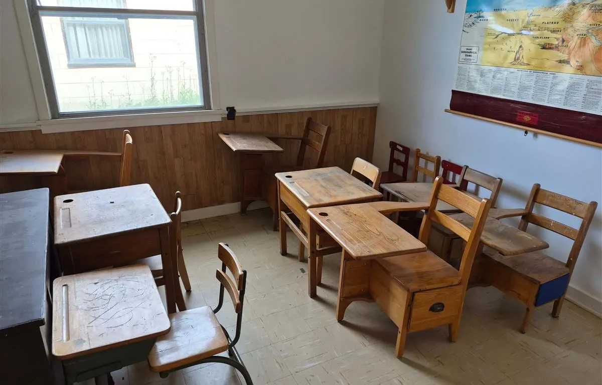 Vintage Classroom Furniture and Teaching Aids
UNRESERVED
