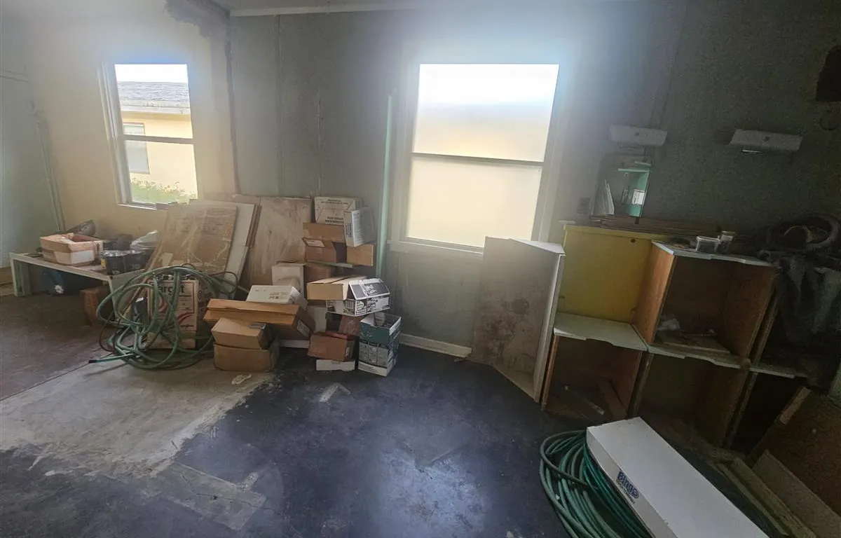 Assorted Room Contents and Fixtures
UNRESERVED