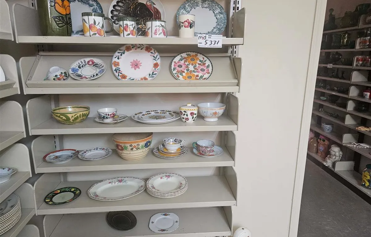 (6) Shelves of Assorted Decorative Ceramic Tableware
UNRESERVED