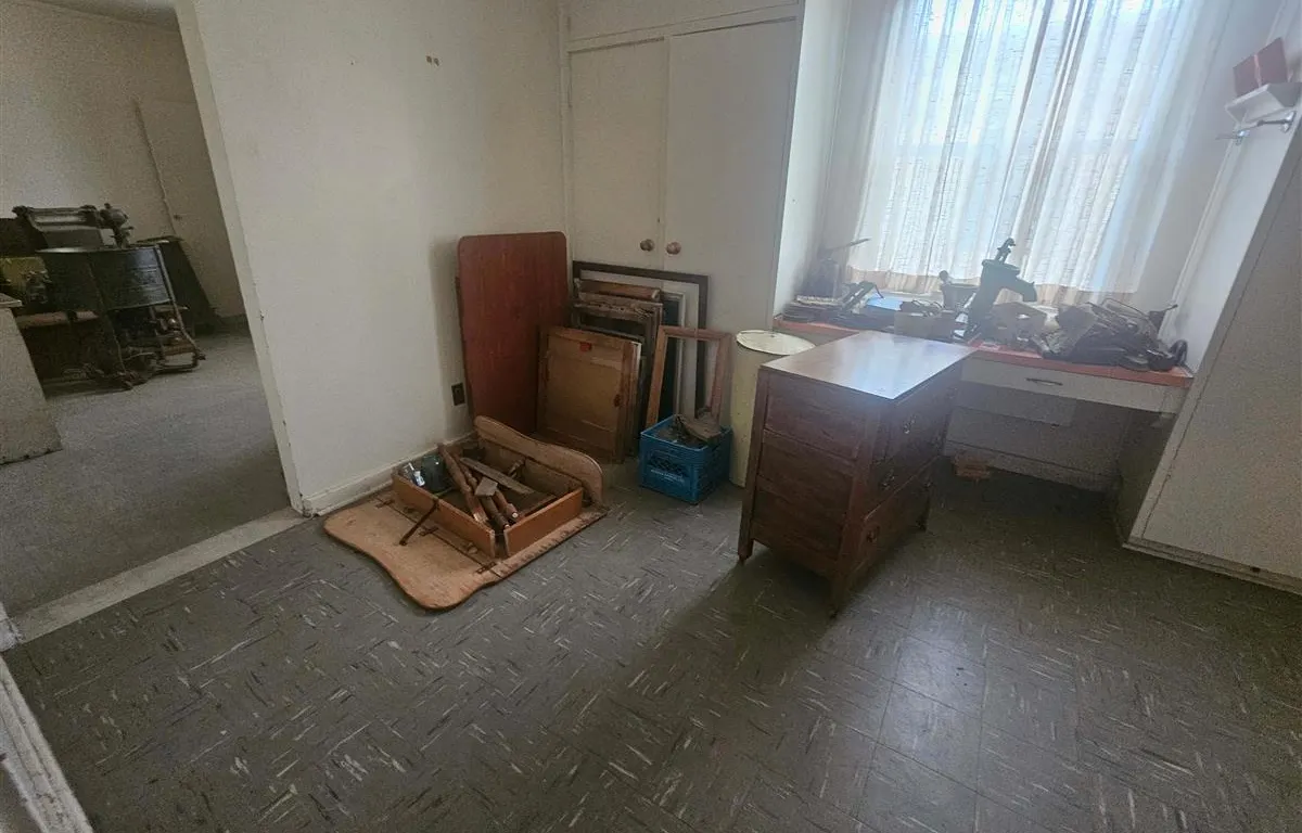 Vintage Household Contents and Furniture
UNRESERVED