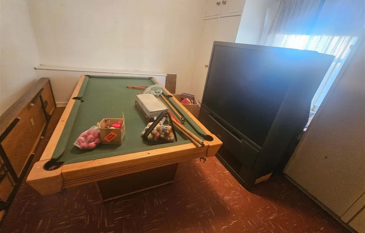 Pool Table, Furniture, Television & Contents
UNRESERVED