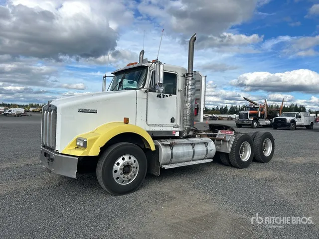 2001 Kenworth T800 6x4 T/A Day Cab Truck Tractor