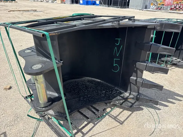 Trojan 42 in Digging Excavator Bucket - Fits 80mm (Unused)