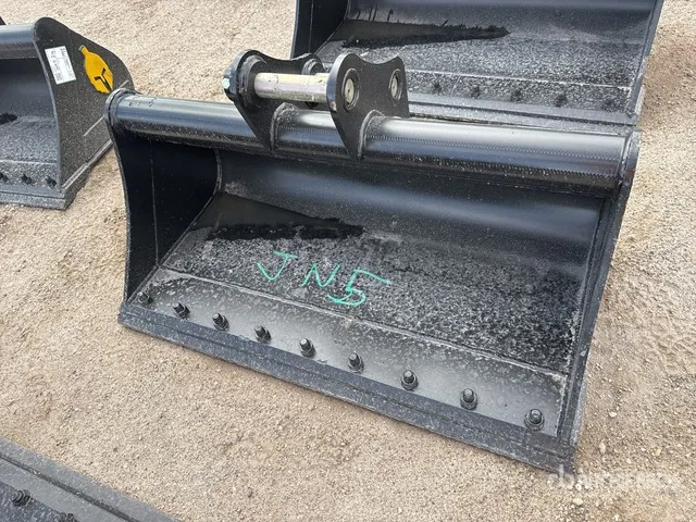 Trojan 42 in Cleanup Excavator Bucket - Fits 40mm Cat 303, 303.5, 304, Deere/Hitachi 35D/G, Case, New Holland, Kobelco SK35. (Unused)